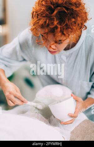Spirulina anti-invecchiamento maschera viso trattamento di bellezza Foto Stock