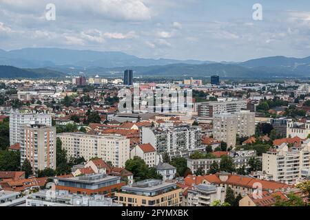 Lubiana, Slovenia - 13 agosto 2020: Paesaggio urbano di Lubiana, la capitale della Repubblica Slovenia Foto Stock