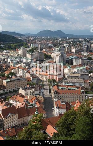 Lubiana, Slovenia - 13 agosto 2020: Paesaggio urbano di Lubiana, la capitale della Repubblica Slovenia Foto Stock