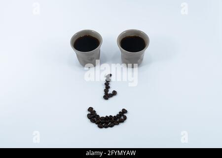 Zurigo, Svizzera - 12 giugno 2020: Faccia sorridente fatta di caffè e fagioli Foto Stock