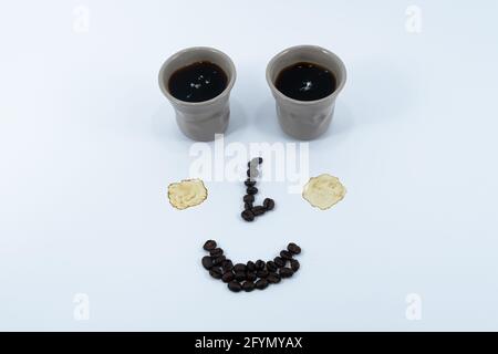 Zurigo, Svizzera - 12 giugno 2020: Faccia sorridente fatta di caffè e fagioli Foto Stock