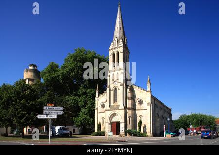 FRANCIA. GIRONDE (33) LE PORGE VILLAGGIO VICINO ALLA BAIA DI ARCACHON (BASSIN D'ARCACHON). CHIESA Foto Stock