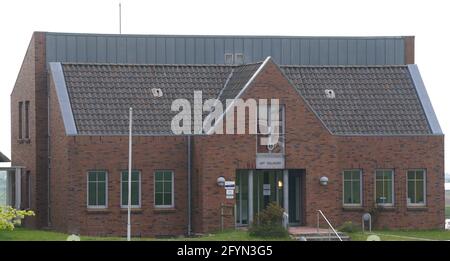 Pellworm, Germania. 10 maggio 2021. L'Ufficio di Pellworm. Credit: Marco Brandt/dpa/Alamy Live News Foto Stock