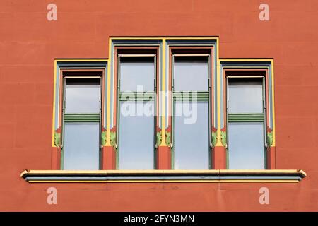 Basilea, Svizzera - 14 febbraio 2021: Finestra del Municipio di Basilea, sede del governo di Basilea e del suo parlamento. Uno dei più belli Foto Stock