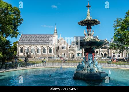 Fontana d'acqua all'ingresso del giardino botanico a Christchurch, Nuova Zelanda Foto Stock