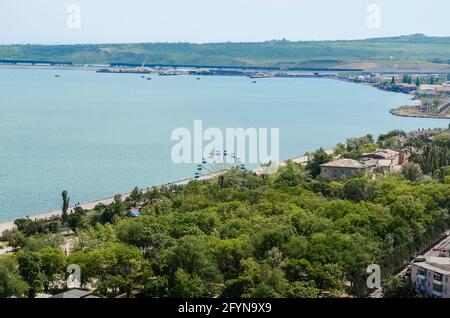 Kerch, Crimea - vista panoramica della città dal Monte Mitridate, città di mare, località del Mar Nero Foto Stock