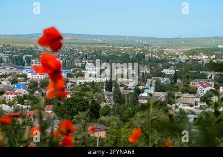 Kerch, Crimea - vista panoramica della città dal Monte Mitridate, città di mare, località del Mar Nero Foto Stock