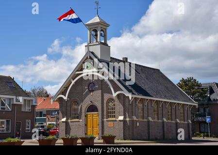 Huisduinen, Paesi Bassi - Aprile 2020. Una piccola cappella nel villaggio di Huisduinen vicino a Den Helder, Paesi Bassi. Foto Stock