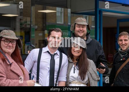 Brentwood Essex 29 maggio 2021 UN gioco di mistero di omicidio basato sulla posizione GPS che si gioca in Brentwood Essex poche ore dopo un doppio pugnale in Brentwood High Street. Credit: Ian Davidson/Alamy Live News Foto Stock