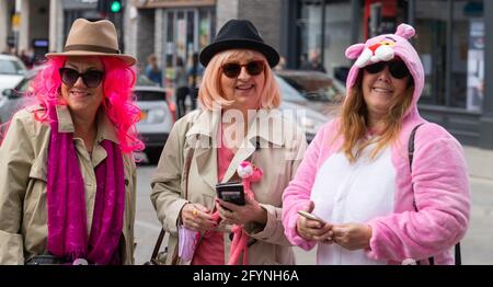 Brentwood Essex 29 maggio 2021 UN gioco di mistero di omicidio basato sulla posizione GPS che si gioca in Brentwood Essex poche ore dopo un doppio pugnale in Brentwood High Street. Credit: Ian Davidson/Alamy Live News Foto Stock