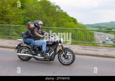 2019 Harley Davidson Flsb Sport Glide 1745 19 1745cc tourer a Chorley, Lancashire., UK Weather. 29 maggio 2021. La campagna si svolge nel Lancashire rurale, mentre i residenti locali fare un giro sulle strade di campagna, evitando la trafficata autostrada. Credito; MediaWorldImages/AlamyLiveNews Foto Stock