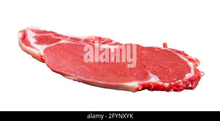 Carne di vitello cruda e succosa pronta per la cottura. Isolato su sfondo bianco Foto Stock