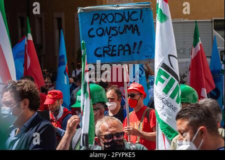 Roma, Italia 28/05/2021: Mobilitazione dei sindacati CGIL, CISL e UIL di Montecitorio per richiedere l'estensione del blocco dei licenziamenti. © Andrea Sabbadini Foto Stock