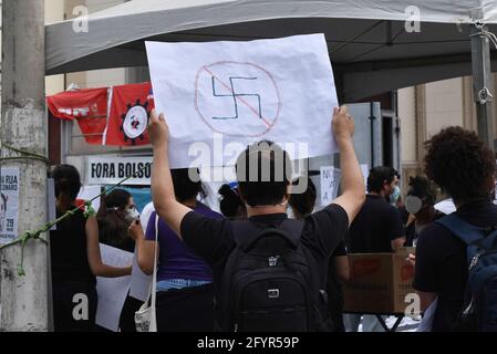 Pouso Alegre, Brasile. 29 maggio 2021. Dimostrazione fuori Bolsonaro tenuto nel centro della città di Pouso Alegre/MG questo Sabato (29). Credit: Lucas Barbosa/FotoArena/Alamy Live News Foto Stock