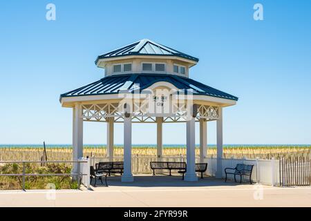 Sea Isle City, NJ - 13 maggio 2021: Gazebo sul lungomare della spiaggia di Jersey. Foto Stock