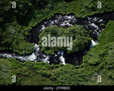 Vista aerea della piccola isola all'interno del fiume Tungufljót Foto Stock