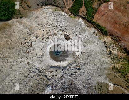 Foto aerea del famoso ma dormiente Grande Geysir in Islanda Foto Stock