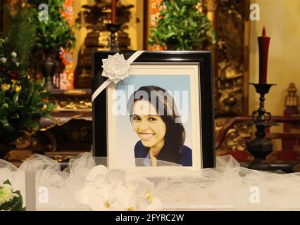 Tokyo, Giappone. 29 maggio 2021. Questa foto mostra l'altare di un servizio funebre della donna dello Sri Lanka Wishma Sandamali, morta in una struttura dell'autorità di immigrazione di Nagoya in marzo al tempio Tsukiji Honganji a Tokyo sabato 29 maggio 2021. Le suore di Wishma Sandamali e i loro sostenitori hanno protestato contro la morte sospetta di Wishma dopo che lei ha detenuto in una struttura di immigrazione l'anno scorso per il suo eccessivo soggiorno del suo visto studentesco. Credit: Yoshio Tsunoda/AFLO/Alamy Live News Foto Stock