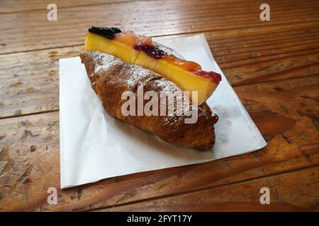 Croissant da dessert in stile giapponese Foto Stock