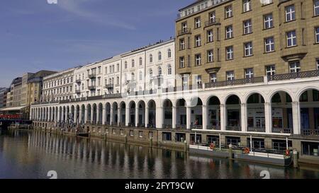 Belle Arcades Alster nella città di Amburgo chiamato Alsterarkaden Foto Stock