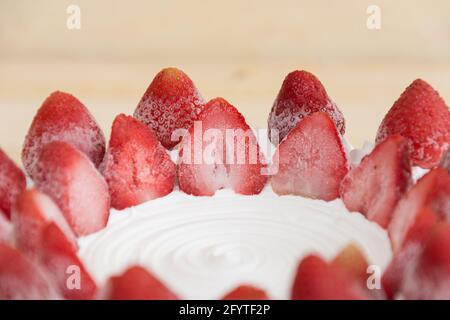 torta gelato alla fragola dolce Foto Stock