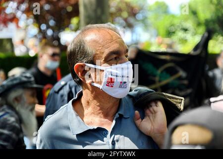 Philippe Martinez (CGT) partecipa alla cerimonia di deposizione delle corna in occasione di un anniversario che celebra il 150° anniversario del comune di Parigi del 1871, alle mura delle federazioni di Pere Lachaise, a Parigi, in Francia, il 29 maggio 2021. I comunardi si impossessarono del controllo della città e si rifiutarono di accettare l'autorità del governo francese, cercando invece di istituire un governo indipendente che durò due mesi. Foto di Karim Ait Adjedjou/Avenir Pictures/ABACAPRESS.COM Foto Stock