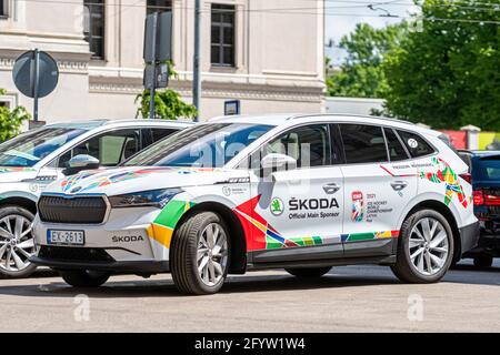 Riga, Lettonia - 29 maggio 2021: ?KODA è il principale sponsor ufficiale del campionato mondiale di hockey su ghiaccio IIHF. Skoda Enyaq 60 iv completamente elettrico. Sustainab Foto Stock