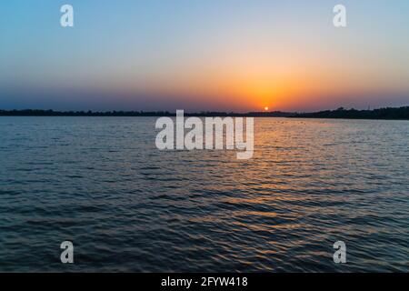 Tramonto a Sukhna Lago Chandigarh Foto Stock