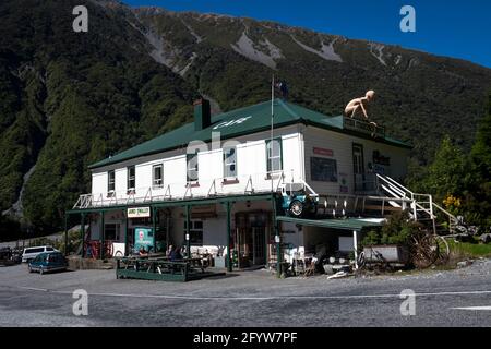 Otira Hotel, ora un caffè e museo, Otira, vicino Arthurs Pass, Canterbury, South Island, Nuova Zelanda Foto Stock