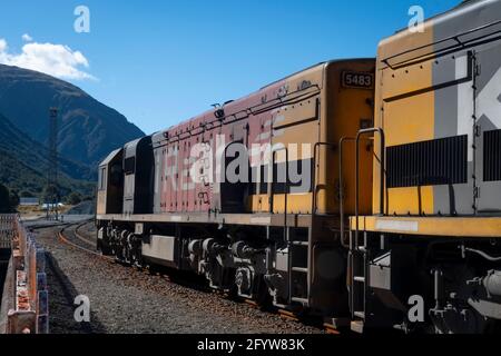 Locomotive diesel KiwiRail ad Arthurs Pass, Canterbury, Isola del Sud, Nuova Zelanda Foto Stock