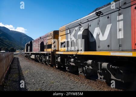 Locomotive diesel KiwiRail ad Arthurs Pass, Canterbury, Isola del Sud, Nuova Zelanda Foto Stock