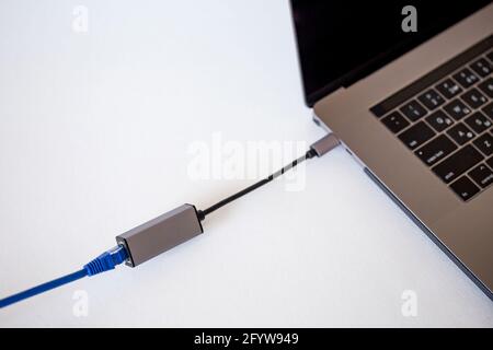 per collegare ethernet - digitare c in laptop Foto Stock