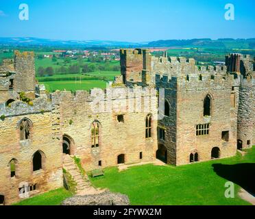 Regno Unito, Inghilterra, Shropshire, vista sul castello di Ludlow, primavera, Foto Stock