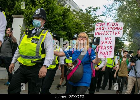 LONDRA, REGNO UNITO. 29 MAGGIO i manifestanti anti anti anti anti-blocco/ vaccinazioni partecipano alla protesta Unite per la libertà a Londonn sabato 29 maggio 2021. (Credit: Lucy North | MI News) Credit: MI News & Sport /Alamy Live News Foto Stock