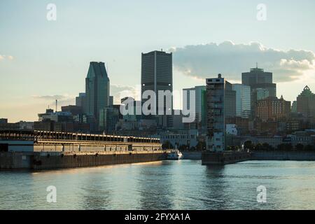 Paesaggio cittadino di Montreal dalla posizione elevata, Montreal, Quebec, Canada Foto Stock