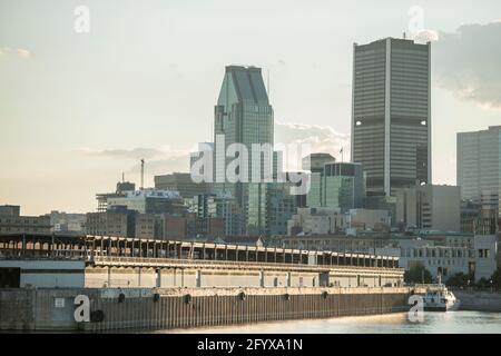 Paesaggio cittadino di Montreal dalla posizione elevata, Montreal, Quebec, Canada Foto Stock
