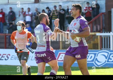 Kingston upon Hull, Regno Unito. 17 maggio 2021. Ryan Hall (5) di Hull KR celebra la sua prova a Kingston upon Hull, Regno Unito, il 17/5/2021. (Foto di David Greaves/News Images/Sipa USA) Credit: Sipa USA/Alamy Live News Foto Stock