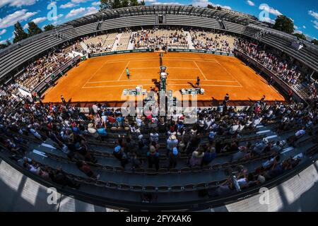 Parigi, Francia. 30 maggio 2021. Il sole splende su Court Simonne-Mathieu al torneo di tennis Open Grand Slam 2021 a Roland Garros, Parigi, Francia. Frank Molter/Alamy Notizie dal vivo Foto Stock