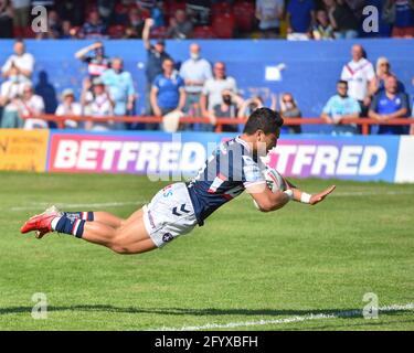 Wakefield, Inghilterra - 30 Maggio 2021 -il Mason Lino di Wakefield Trinity si tuffa per una prova durante il Rugby League Betfred Super League Round 8 Wakefield Trinity vs Huddersfield Giants al Mobile Rocket Stadium, Wakefield, UK Dean Williams/Alamy Live News Foto Stock