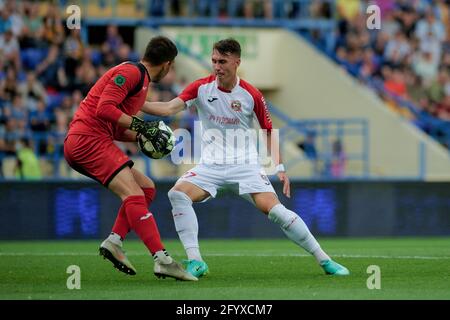 Kharkiv, Ucraina - 29 maggio 2021: La partita di calcio della PFL Ucraina FC Metal vs Krivbass Foto Stock