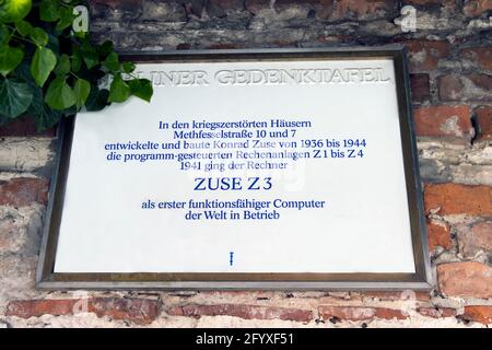 Lapide commemorativa di Konrad Zuse, Berlino, Germania Foto Stock