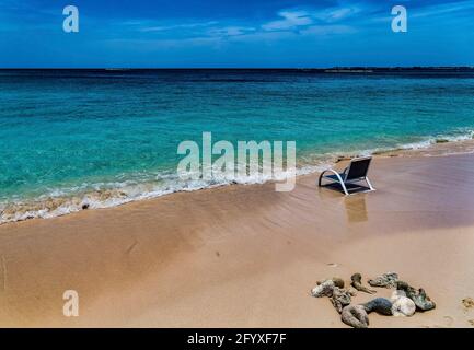 Mattina presto su una spiaggia caraibica Foto Stock