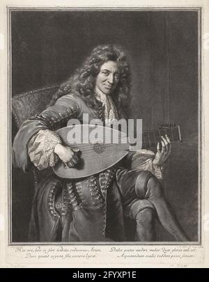 Ritratto di Charles Mouton. Il luit player e compositore francese Charles Mouton (ca. 1626-1710), seduto con le gambe tra loro mostrate mentre si gioca il liuto. Sotto il ritratto un fresco in quattro righe latino. Foto Stock