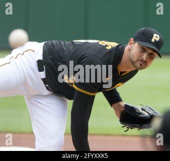 Pittsburgh, Stati Uniti. 30 maggio 2021. Pittsburgh Pirates Passer Chase De Jong (37) lancia il primo assalimento contro Colorado Rockies al PNC Park domenica 30 maggio 2021 a Pittsburgh. Foto di Archie Carpenter/UPI Credit: UPI/Alamy Live News Foto Stock