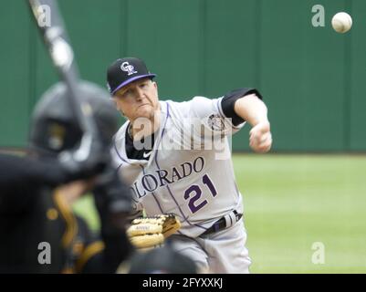 Pittsburgh, Stati Uniti. 30 maggio 2021. Il lanciatore di partenza di Colorado Rockies Kyle Freeland (21) getta nel primo inning contro Pittsburgh Pirates al PNC Park domenica 30 maggio 2021 a Pittsburgh. Foto di Archie Carpenter/UPI Credit: UPI/Alamy Live News Foto Stock