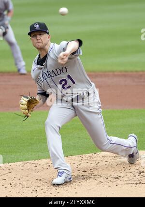 Pittsburgh, Stati Uniti. 30 maggio 2021. Il lanciatore di partenza di Colorado Rockies Kyle Freeland (21) getta nel primo inning contro Pittsburgh Pirates al PNC Park domenica 30 maggio 2021 a Pittsburgh. Foto di Archie Carpenter/UPI Credit: UPI/Alamy Live News Foto Stock