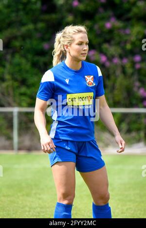 Neath, Galles. 30 maggio 2021. Jessica Bennett di Abergavenny Women durante la partita di Orchard Welsh Premier Women's League tra Swansea City Ladies e Abergavenny Women alla Llandarcy Academy of Sport di Neath, Galles, Regno Unito, il 30 maggio 2021. Credit: Duncan Thomas/Majestic Media/Alamy Live News. Foto Stock