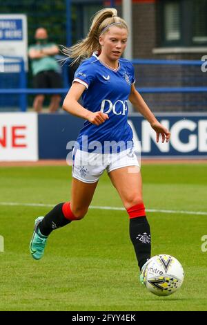 Milngavie, West Dunbartonshire, Regno Unito. 30 maggio 2021. Brogan Hay (7°) del Rangers Women FC durante la Scottish Building Society Scottish Women's Premier League 1 Fixture Rangers FC vs Motherwell FC, Rangers FC Training Complex, Milngavie, West Dunbartonshire, 30/05/2021. | Credit Alamy Live News Foto Stock