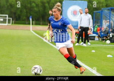 Milngavie, West Dunbartonshire, Regno Unito. 30 maggio 2021. Nicola Dochrety (n.2) del Rangers Women FC durante la Scottish Building Society Scottish Women's Premier League 1 Fixture Rangers FC vs Motherwell FC, Rangers FC Training Complex, Milngavie, West Dunbartonshire, 30/05/2021. | Credit Alamy Live News Foto Stock