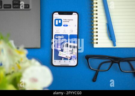 Kharkov, Ucraina - 28 maggio 2021: Trello mobile app sullo schermo di Apple iPhone Foto Stock